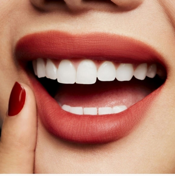 Mac Powder Kiss Liquid lipstick, Devoted to chili NIB - Picture 6 of 8